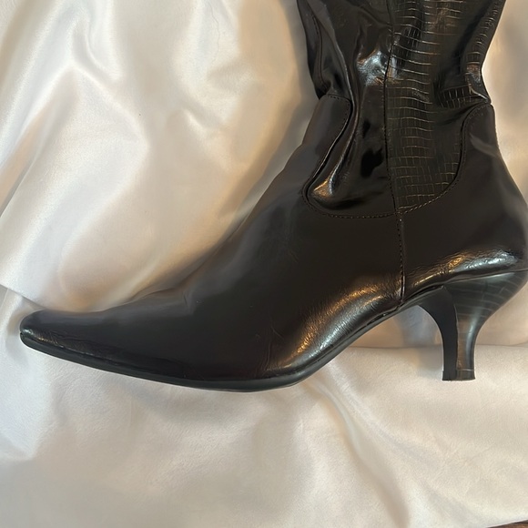 Brown zip up boots - Picture 3 of 9